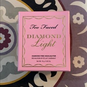 Too Faced Diamond Highlight